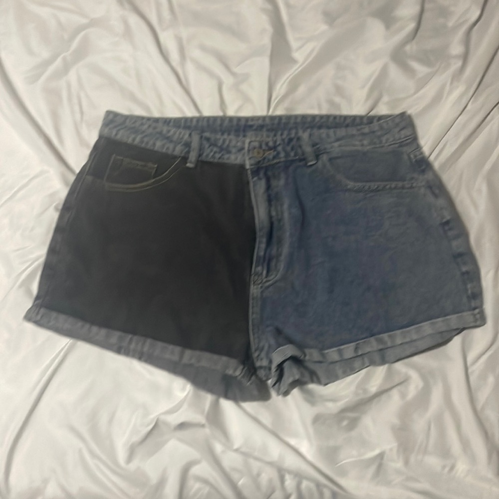 Two tone shorts.